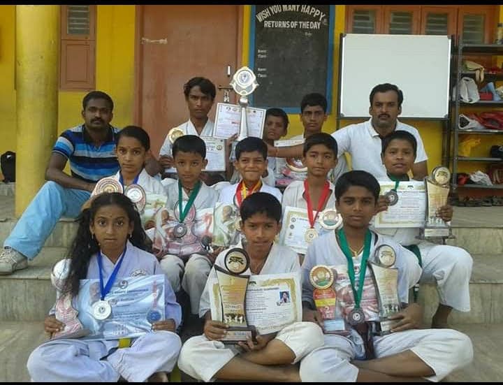 Cheering Before the Final Round